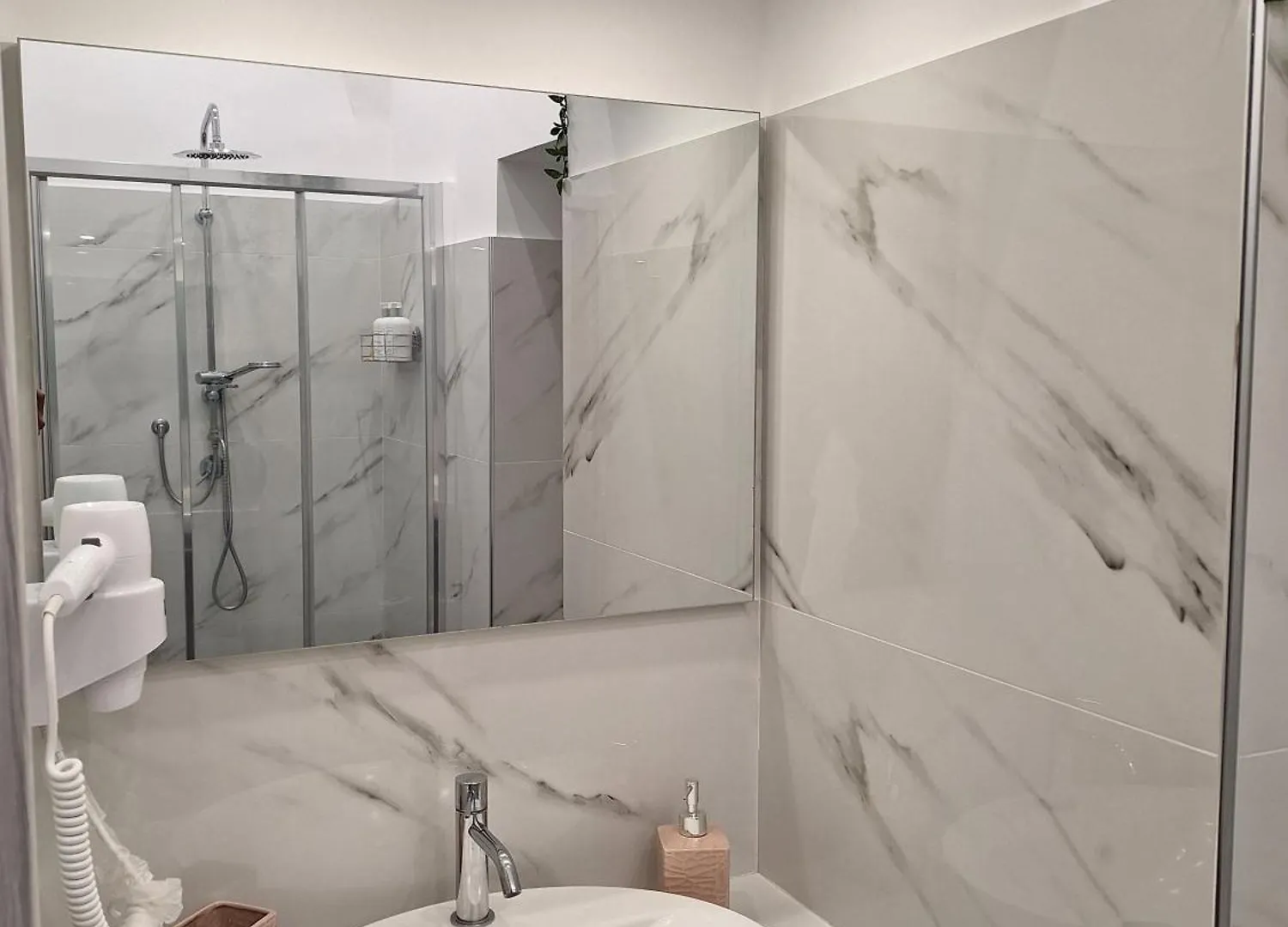 Casa Vacanze Al Teatro Aeroporto di Catania Fontana Rossa Italia